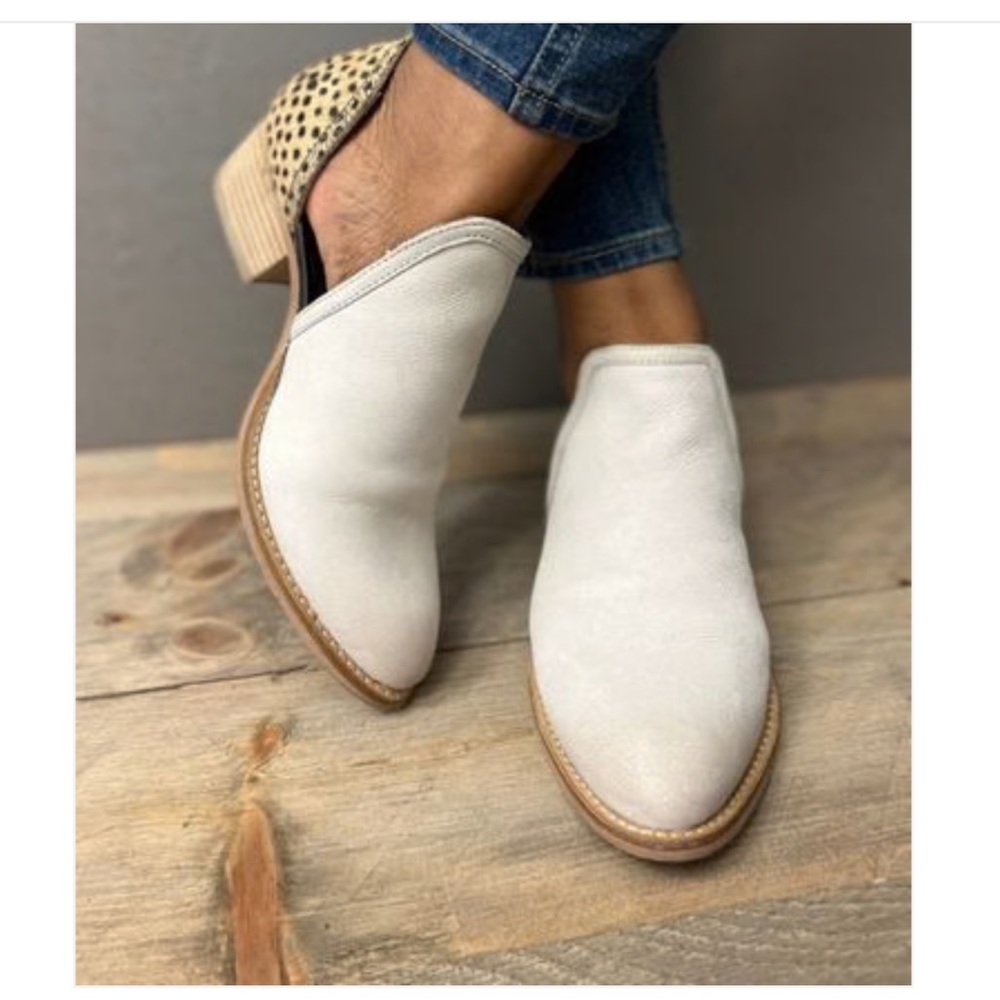 DIBA TRUE
Shy Town Bootie